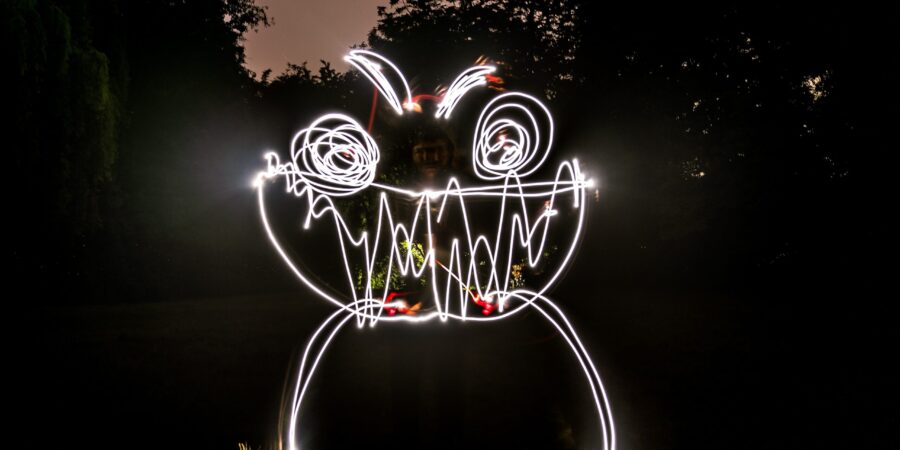 {Radio} Meet the smelly aliens next door