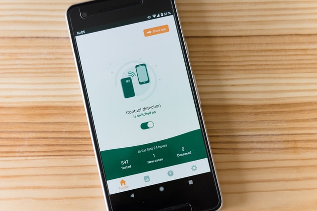 {Radio} Do COVID apps really work?